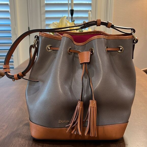 Dooney & Bourke Claremont Pebble Leather Drawstring Bucket Bag Gray Tan Tassel - Picture 4 of 9